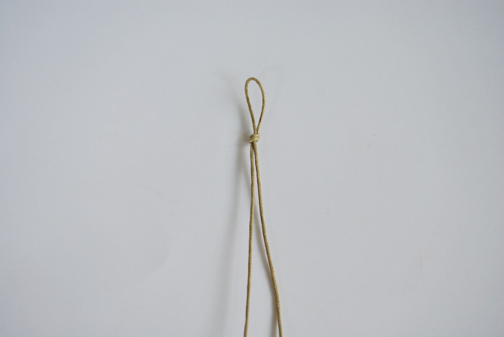 the diy beaded macrame bracelet